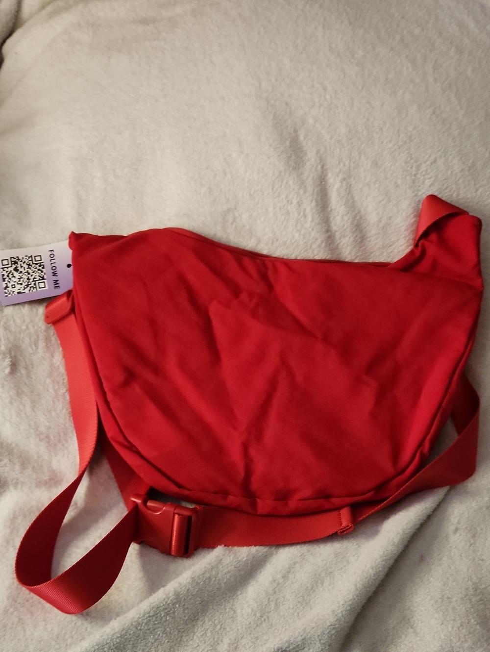 NWT Iris & Rainbow Red Sling Bag - Picture 2 of 4